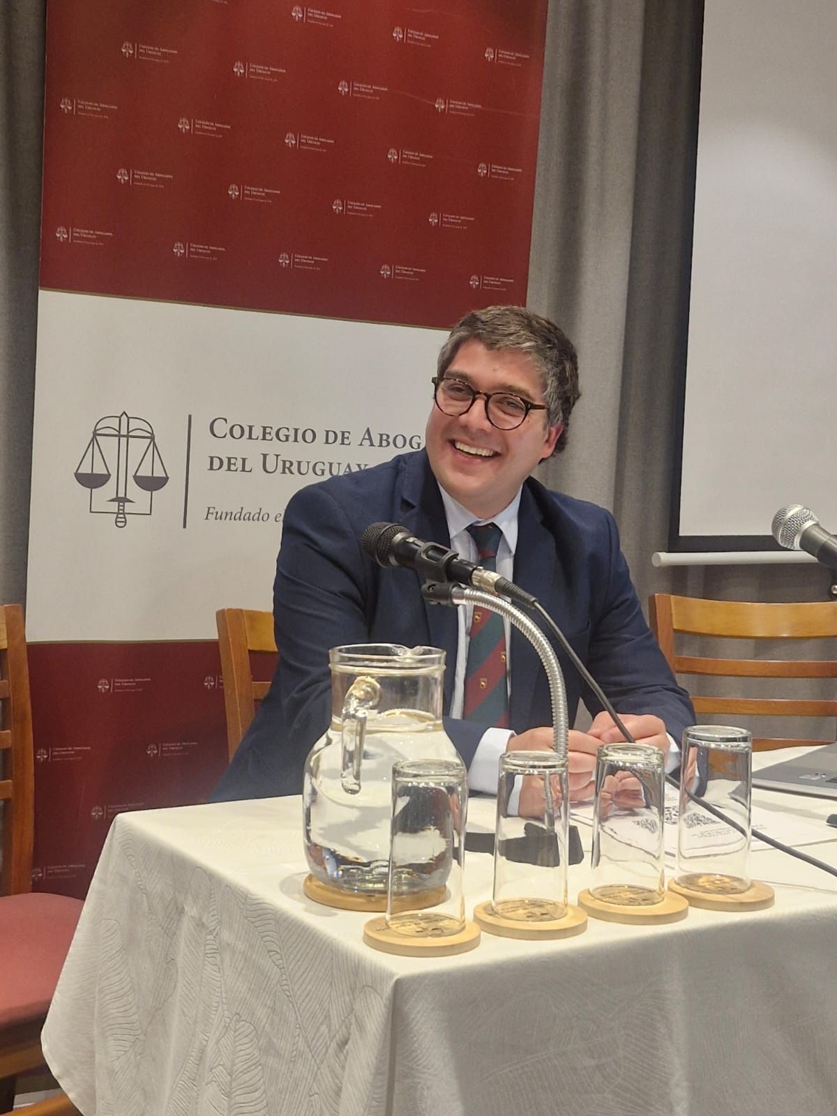 Derecho del obtentor y excepción del agricultor en el régimen jurídico de semillas uruguayo